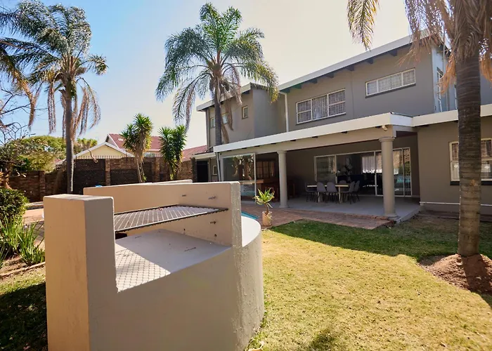 Sunny Villa With Pool And Garden