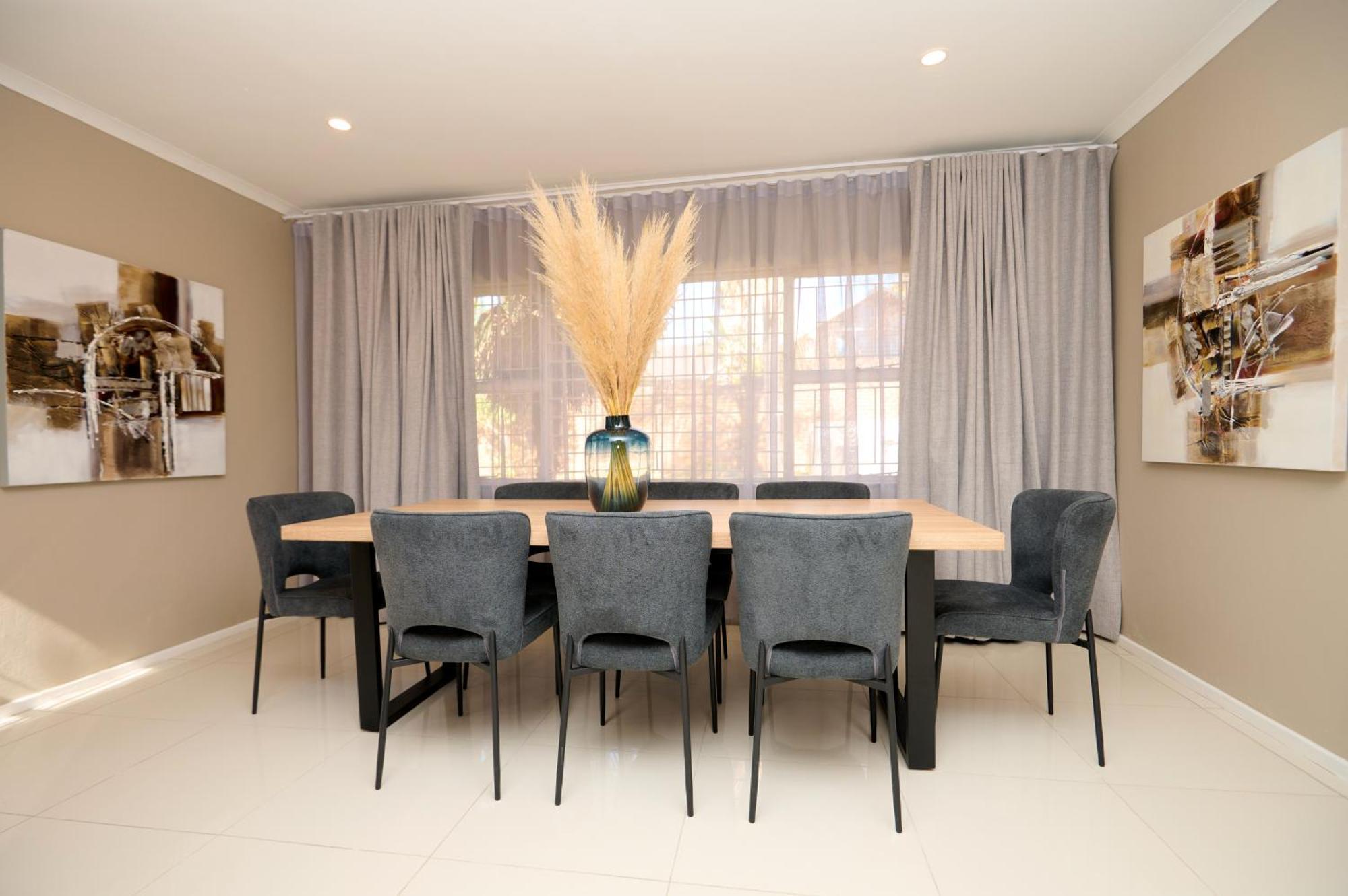 Villa Sunny With Pool And Garden Pretoria