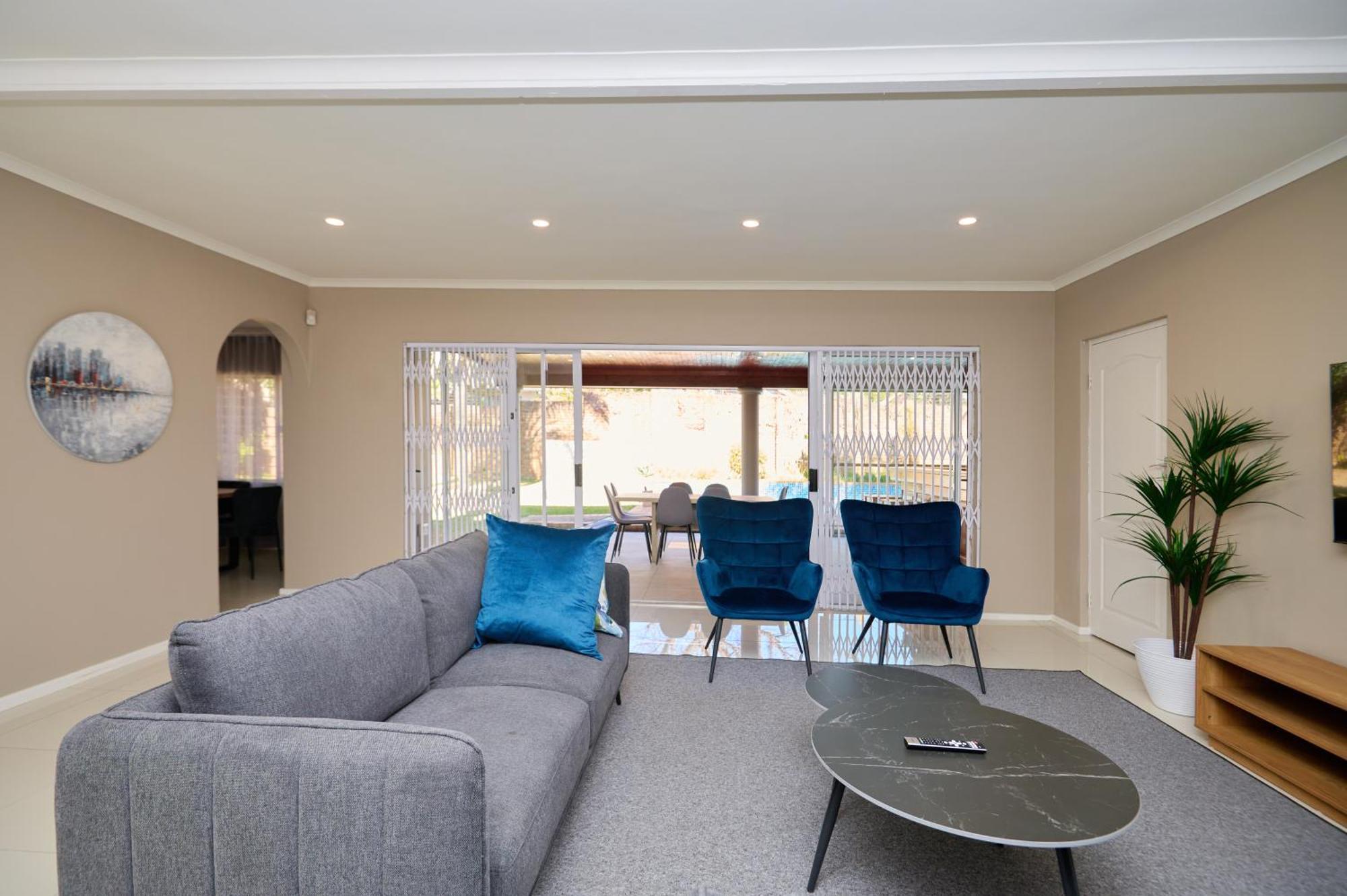 Villa Sunny With Pool And Garden Pretoria